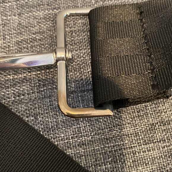 Black Crossbody Bag Meant To Hold Water Bottle Perfect For Walking - Picture 4 of 5